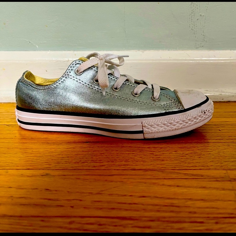 Metallic green and white converse!